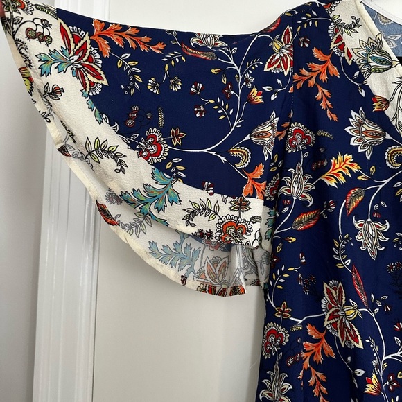 Mint Floral Ruffle Bell Sleeve V Neck Blouse Women’s Small Crossbody Relaxed Fit - Picture 8 of 15